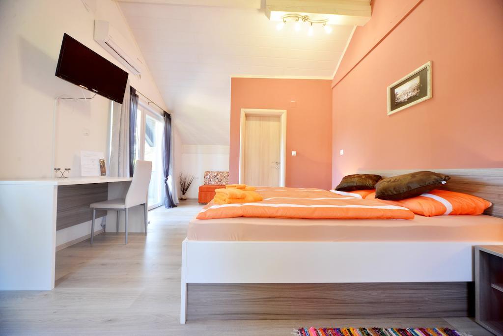 Guest House Rudine سلوني الغرفة الصورة