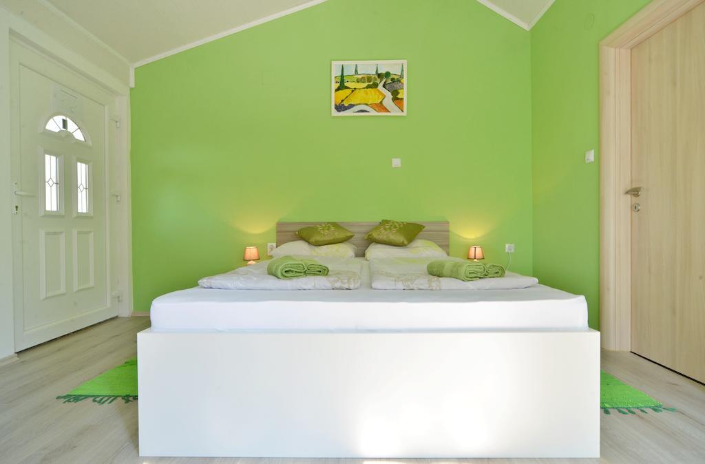 Guest House Rudine سلوني الغرفة الصورة